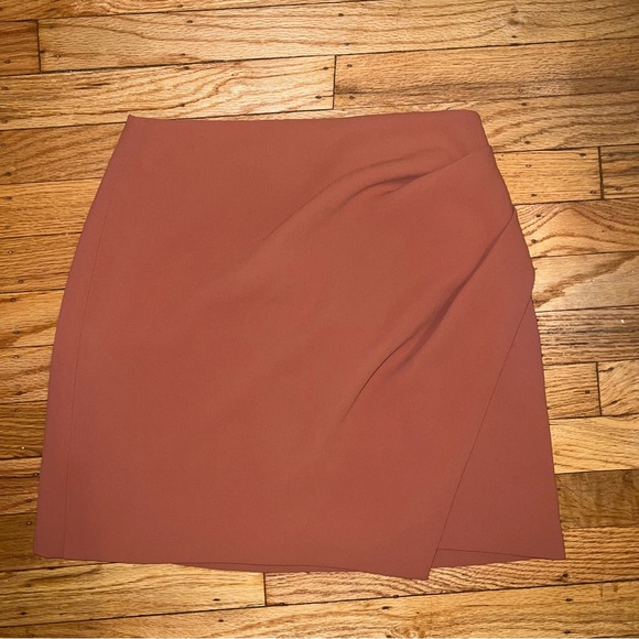 Aritzia Skirt - Picture 1 of 3
